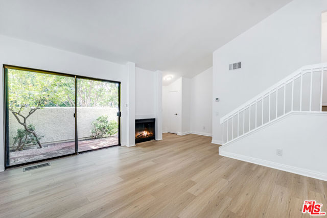 22323 ERWIN Street photo 6