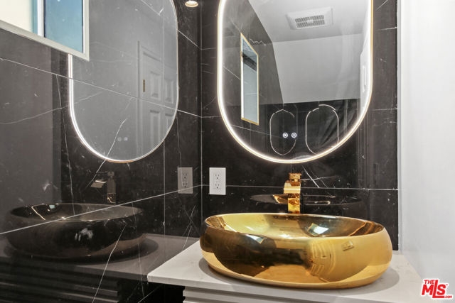 1902 Gates Avenue, Redondo Beach, California 90278, 3 Bedrooms Bedrooms, ,2 BathroomsBathrooms,Residential,Sold,Gates,25621447