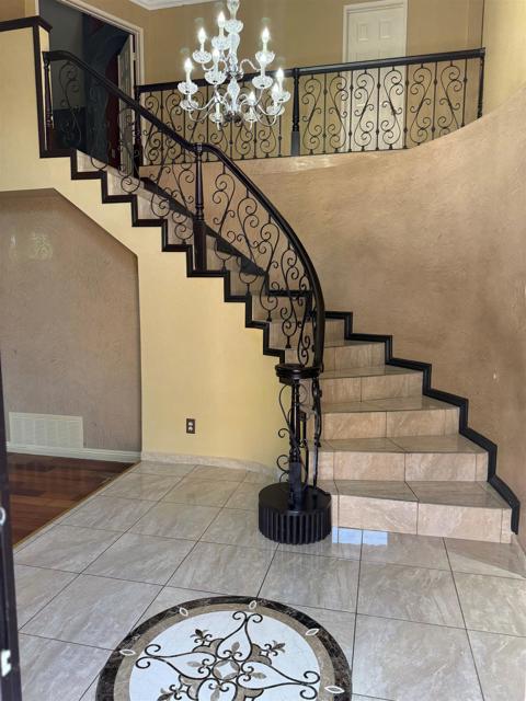 Detail Gallery Image 2 of 12 For 12128 via Antigua, El Cajon,  CA 92019 - 4 Beds | 3 Baths