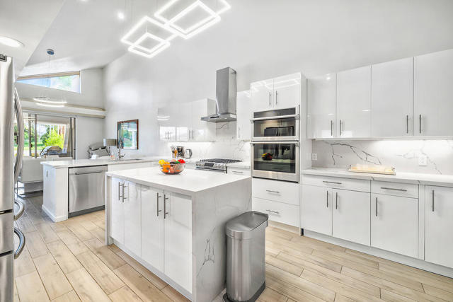 192 Kavenish Drive, Rancho Mirage CA: https://media.crmls.org/mediaz/b3257218-c1a3-440f-8fbc-449ecbe84f38.jpg