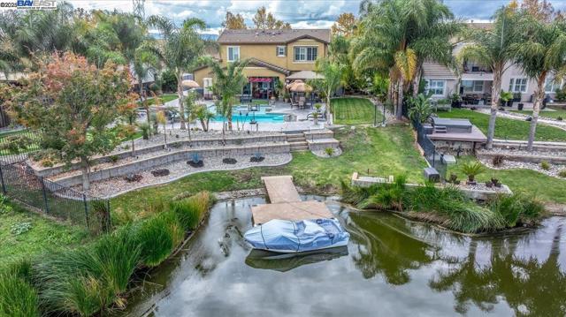 1050 Clear Lake Dr, Oakley CA: https://media.crmls.org/mediaz/b3257410-73dc-44b6-bd6a-8dd3aff9c661.jpg