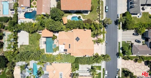 10214 Candleberry Lane, Northridge CA: https://media.crmls.org/mediaz/b325f118-70e7-4b83-b714-1844676ecccf.jpg