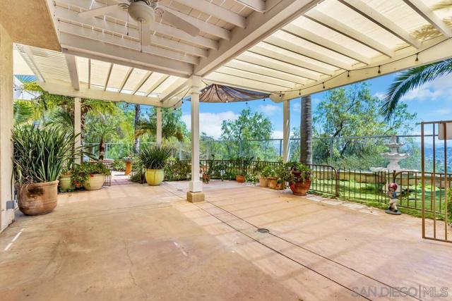 10496 Chaparral Dr, Santee CA: https://media.crmls.org/mediaz/b3261d88-426a-4e40-8594-4b0ae2597fcf.jpg