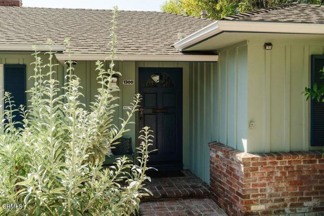 Detail Gallery Image 3 of 45 For 1300 Meadowbrook Rd, Altadena,  CA 91001 - 3 Beds | 2 Baths