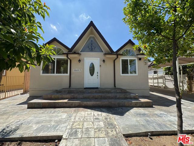 5049 Hesperia Avenue, Encino CA: https://media.crmls.org/mediaz/b326936b-3160-4fdc-a62f-83530fefeb92.jpg