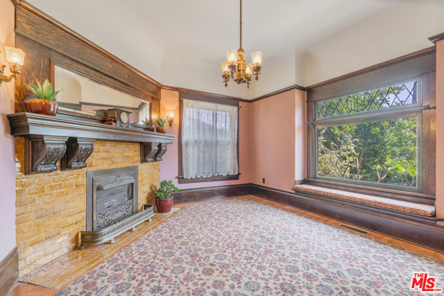 1049 Elden Avenue, Los Angeles CA: https://media.crmls.org/mediaz/b3269f87-0533-4848-bc96-55b12f7838e0.jpg