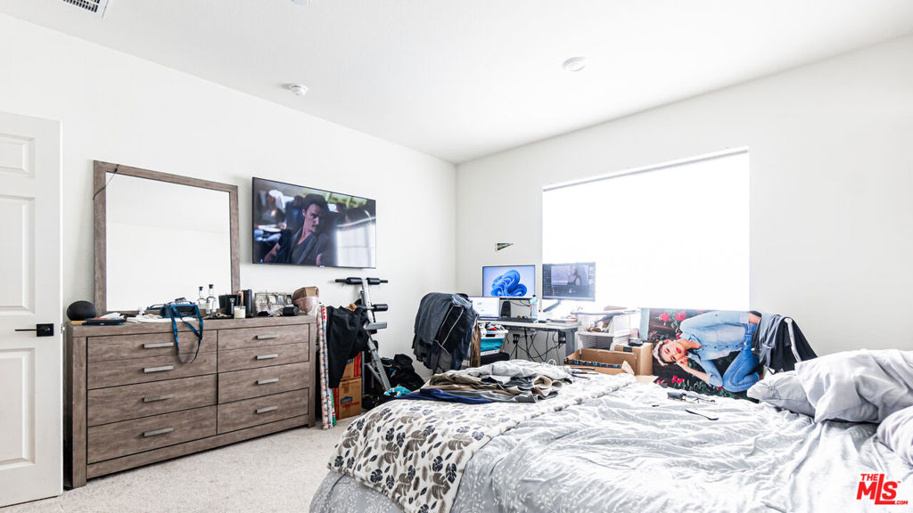 https://media.crmls.org/mediaz/b326cf9d-d1c6-41f8-ac2e-cf1b2b817929.jpg?preset=X-Large