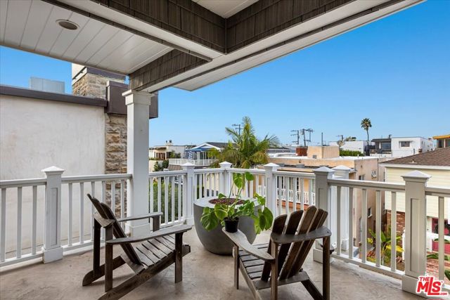 432 32nd St, Manhattan Beach, California 90266, 5 Bedrooms Bedrooms, ,3 BathroomsBathrooms,Residential,For Sale,32nd St,24385181