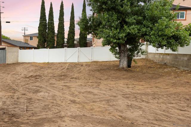 8210 Orchard Ave, La Mesa CA: https://media.crmls.org/mediaz/b326fef2-b49c-4b87-8cd3-69c8c7ff0bfe.jpg