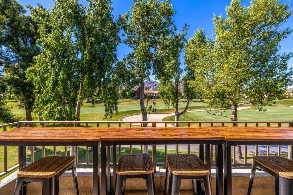 https://media.crmls.org/mediaz/b326ff69-47b2-4eeb-9b8c-bc5ac2c0680e.jpg?preset=X-Large