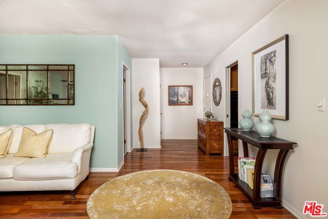 516 San Vicente Boulevard, 109 photo 2