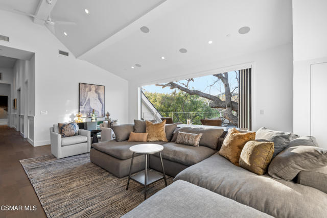 2443 Stafford Road, Westlake Village CA: https://media.crmls.org/mediaz/b32794b2-d6cd-4e01-8230-99eda2950c44.jpg