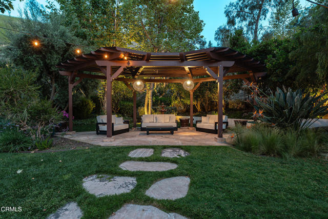 4548 Valley Spring Drive, Westlake Village CA: https://media.crmls.org/mediaz/b3284a3a-0681-453d-b2d4-d99a8f462b61.jpg
