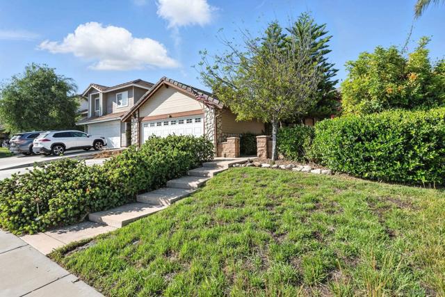 23886 Red Clover Cir, Murrieta CA: https://media.crmls.org/mediaz/b328df1f-7862-42f7-8ac7-7b3e2409c65a.jpg