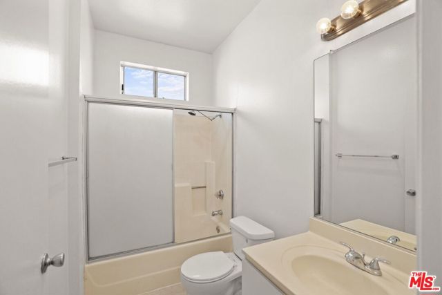 1920 Overland Avenue, Los Angeles CA: https://media.crmls.org/mediaz/b3290cc8-e8c0-4f7f-a1e7-e7b2ec113960.jpg