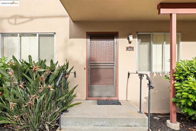 3802 Shafter Ave, Oakland CA: https://media.crmls.org/mediaz/b3292bde-ca91-4854-8f8f-0c1caad66f35.jpg
