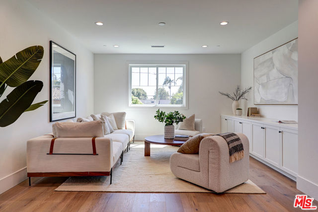 7733 Henefer Avenue, Los Angeles CA: https://media.crmls.org/mediaz/b32945b7-ddde-4a92-a670-abeb09796e46.jpg