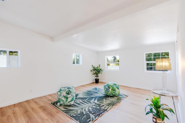 789 S 12Th St, San Jose CA: https://media.crmls.org/mediaz/b3295a14-3944-4238-8955-45746621eeca.jpg
