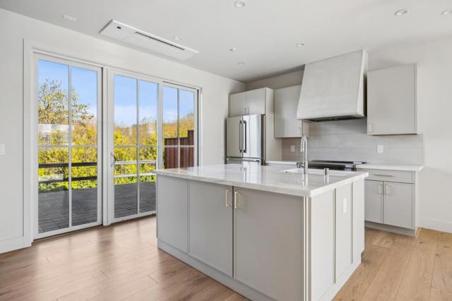 577 Creekside Court, Half Moon Bay CA: https://media.crmls.org/mediaz/b329d789-4e6e-4eee-9ee1-288c2f88a989.jpg