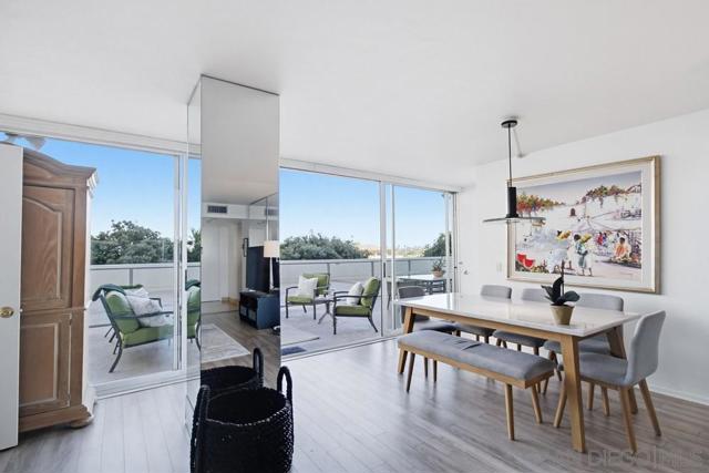 1820 Avenida Del Mundo, Coronado CA: https://media.crmls.org/mediaz/b32a177c-1bce-48dc-9f23-4bc46f729426.jpg