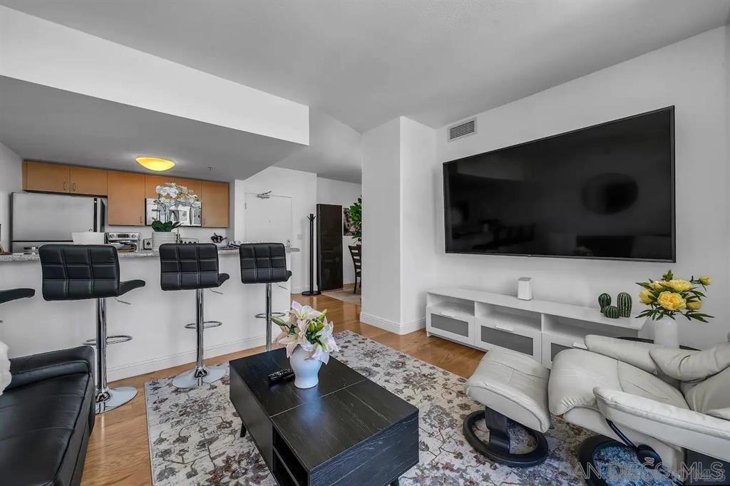 425 W Beech St - photo 5