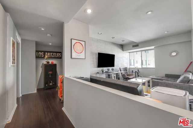 1155 N La Cienega Boulevard, West Hollywood CA: https://media.crmls.org/mediaz/b32a74e7-eefd-463d-b276-a43b74eea7a3.jpg