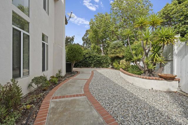 12518 Cavallo St, San Diego CA: https://media.crmls.org/mediaz/b32abc50-b1ed-4cea-abc9-fefd55d4cb96.jpg