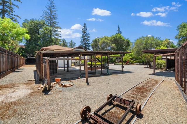 17 Oak Street, Los Altos CA: https://media.crmls.org/mediaz/b32aeb47-cc1d-40b8-a0cc-672f59c6d9f7.jpg