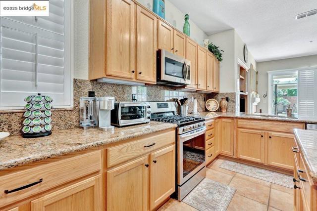 2981 Atherton Pl, Brentwood CA: https://media.crmls.org/mediaz/b32b7e16-c61b-47bb-8010-38927326f525.jpg