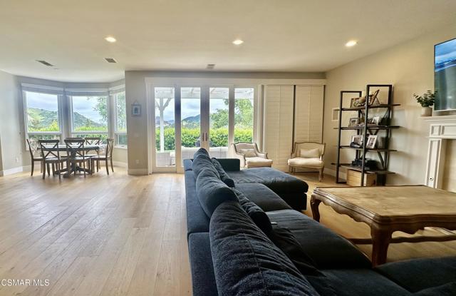 1658 Bushgrove Court, Lake Sherwood CA: https://media.crmls.org/mediaz/b32bbf6c-5e80-4cc6-a0ed-9e9a983d60de.jpg