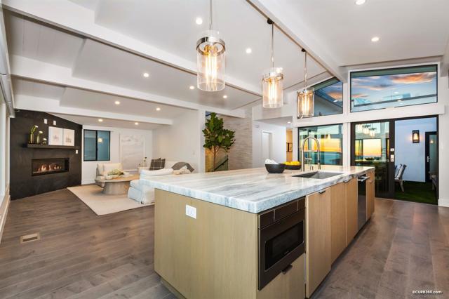 5527 Calumet Ave, La Jolla CA: https://media.crmls.org/mediaz/b32bf9ad-667b-47eb-ac62-c8586fd0ea4f.jpg