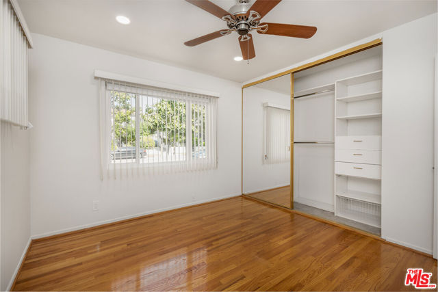 256 S Doheny Drive, Beverly Hills CA: https://media.crmls.org/mediaz/b32c24dd-1ae7-47ae-bf26-6349769f8cd7.jpg