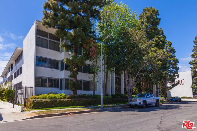 8701 Delgany Avenue, Playa del Rey CA: https://media.crmls.org/mediaz/b32cb6a2-2833-46b9-a7b5-7d84e6f5dd25.jpg