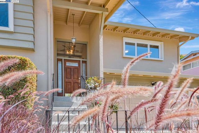 32072 Chicoine Ave, Hayward CA: https://media.crmls.org/mediaz/b32d991d-d6f5-42eb-a592-cd2e39a2ebed.jpg