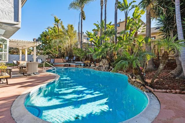 4475 Saint Andrews Place, Oceanside CA: https://media.crmls.org/mediaz/b32dd9db-1aa3-4623-93aa-3c9e918ff64e.jpg