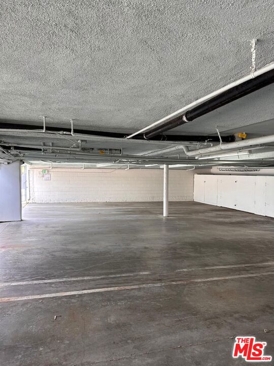 2221 Ocean Avenue, Santa Monica CA: https://media.crmls.org/mediaz/b32e6b20-ad93-4342-bc4b-fea9184a6fee.jpg