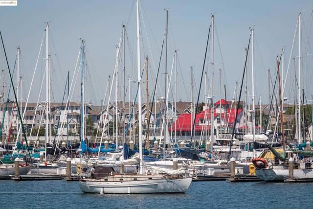 92 Schooner Ct, Richmond CA: https://media.crmls.org/mediaz/b32e9d0c-0649-48af-b2b8-01642c094e4c.jpg