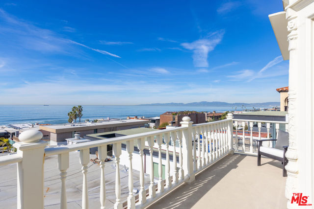 2407 Bayview Drive, Manhattan Beach, California 90266, 2 Bedrooms Bedrooms, ,1 BathroomBathrooms,Residential,For Sale,Bayview,24413775