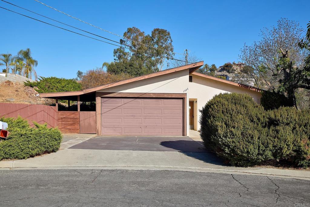 1526 Esperanza Way