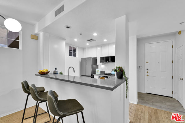 13075 Pacific, Playa Vista CA: https://media.crmls.org/mediaz/b32edefb-47e7-41ba-b124-321665559e87.jpg