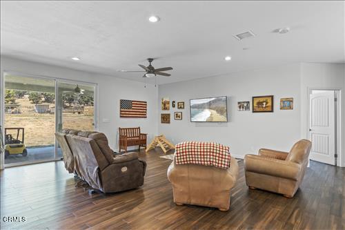 Detail Gallery Image 7 of 42 For 28551 Bear Valley Rd, Tehachapi,  CA 93561 - 4 Beds | 2 Baths