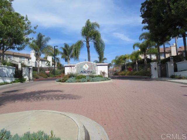 Detail Gallery Image 2 of 17 For 4665 Los Alamos Way #C,  Oceanside,  CA 92057 - 3 Beds | 2/1 Baths