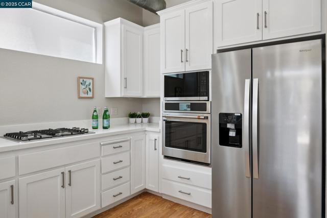 1017 45Th St, Emeryville CA: https://media.crmls.org/mediaz/b33036fd-3097-4c1a-92ff-2f8f1a7ce155.jpg