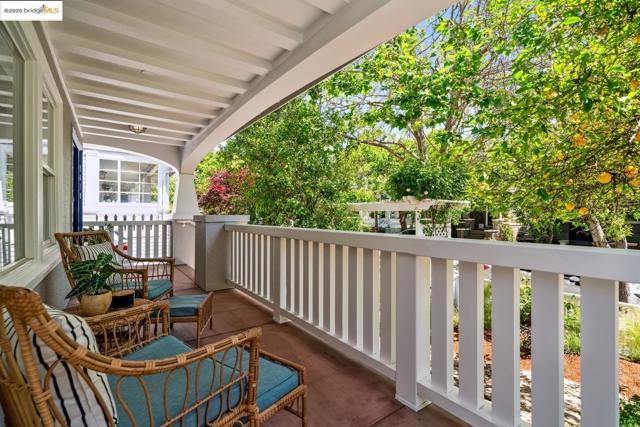 5490 Kales AVE, Oakland CA: https://media.crmls.org/mediaz/b330792d-d832-4ca1-ac1d-8a1e289ae481.jpg