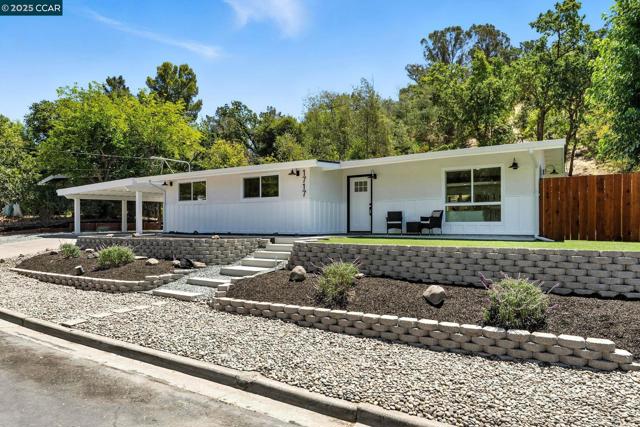 1717 Springbrook Rd, Lafayette CA: https://media.crmls.org/mediaz/b3314ed2-718e-4266-b08d-1ce59d54dded.jpg