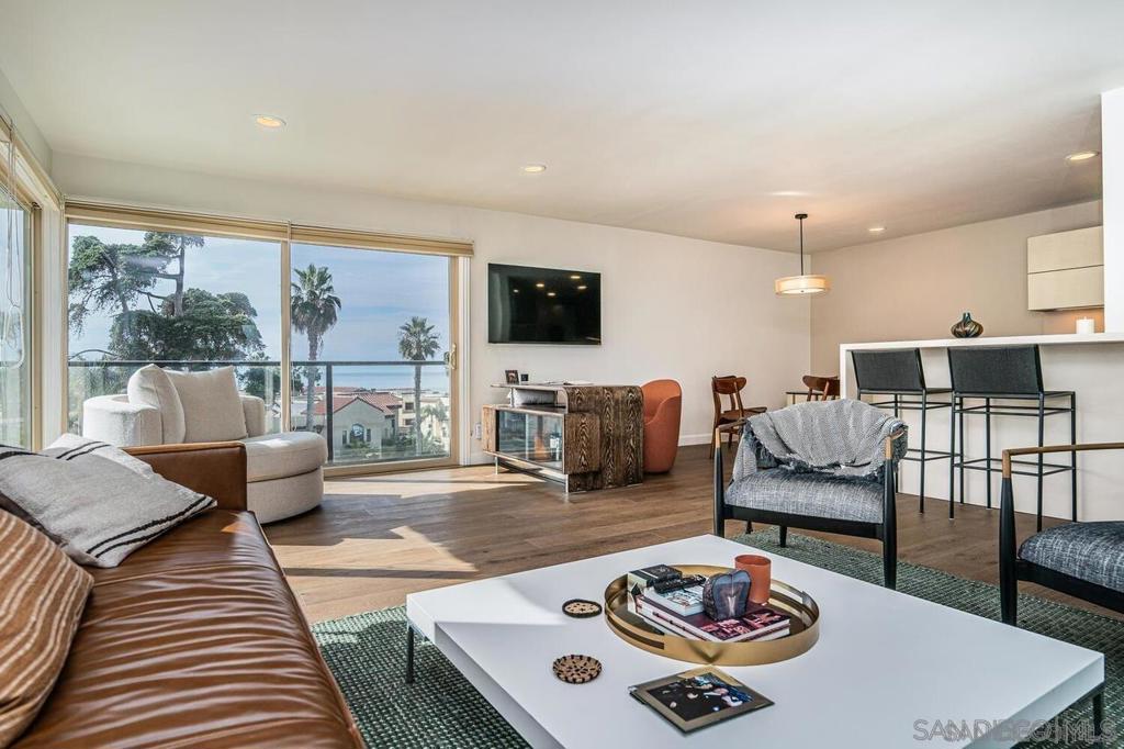 909 Coast Blvd #10