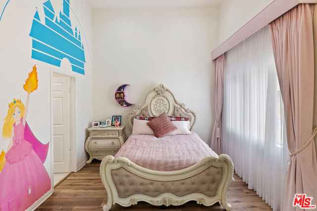 18730 Hatteras Street, Tarzana CA: https://media.crmls.org/mediaz/b3320452-df22-4e9e-94db-b534d1d764d4.jpg