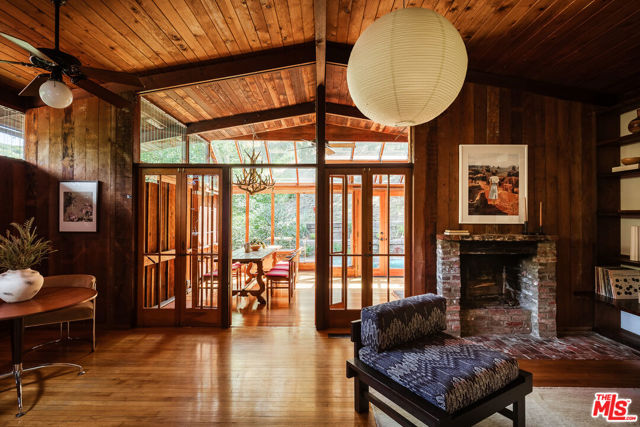 10412 Hebron Lane, Los Angeles CA: https://media.crmls.org/mediaz/b3322421-945a-470d-9606-b2fcad16f509.jpg