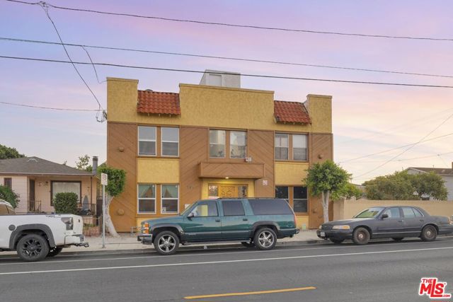 383 W 14th Street, San Pedro CA: https://media.crmls.org/mediaz/b33245e6-19bf-40ec-af76-e81c8d2ba50d.jpg