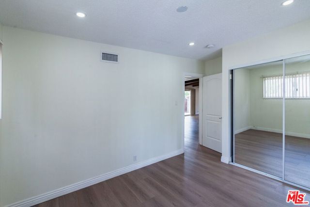 8646 Corbin Avenue, Northridge CA: https://media.crmls.org/mediaz/b3326a6c-bc11-46fa-9ccd-e87381f2b885.jpg